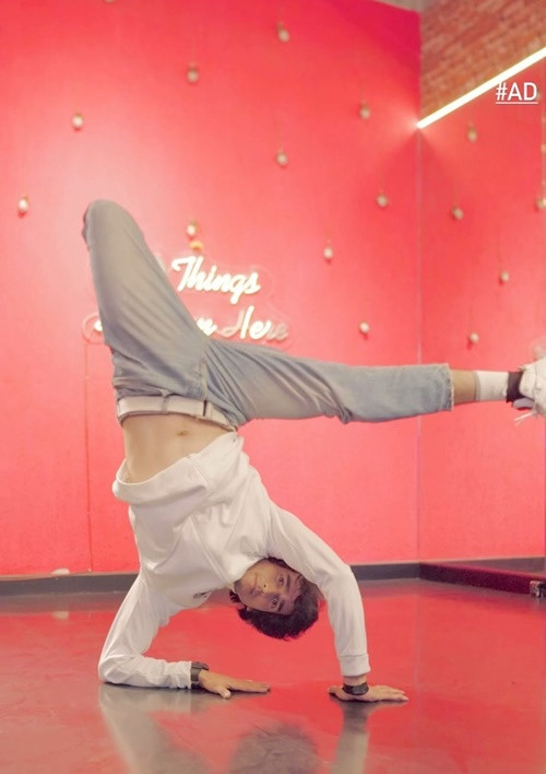 Trước khi làm diễn viên, anh tham gia nhiều chương trình khiêu vũ trên truyền hình. Ảnh: Instagram.