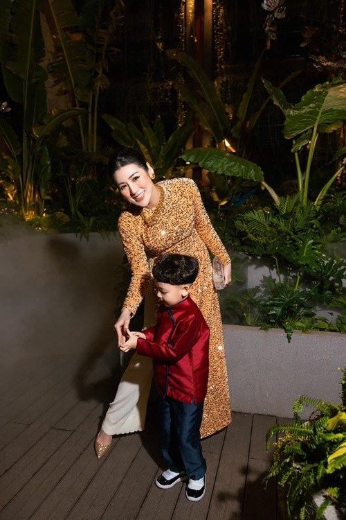 Tú Anh mang bầu lần 2 sau 6 năm sinh con đầu lòng.