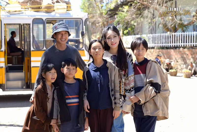 Ở 7 phần Lật mặt, Lý Hải khi đóng chính lúc lại diễn vai phụ. Ở phần 7, anh đóng vai phụ. Ảnh: FBNV.