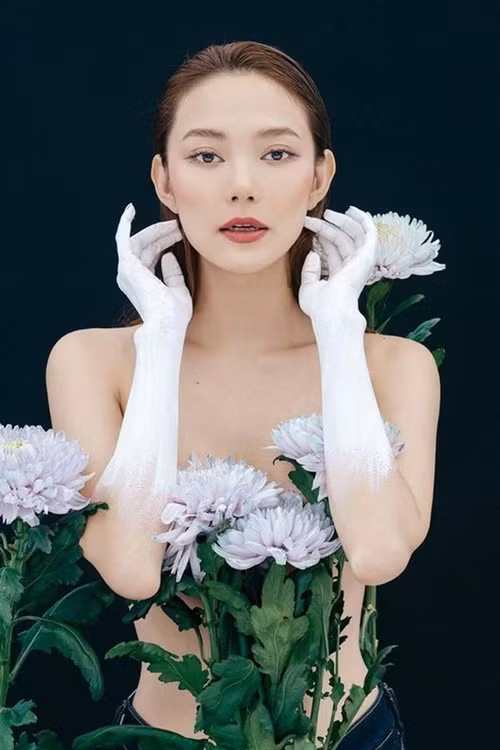 Minh Hằng chụp ảnh nude trước khi lấy chồng, sinh con. Ảnh: Znews.