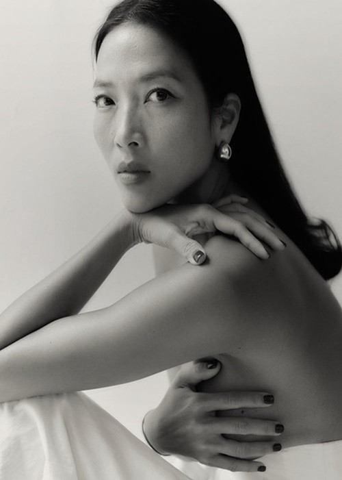 Siêu mẫu Bằng Lăng chụp ảnh nude khi mang bầu 2 con trai và sinh nhật lần thứ 40. Ảnh: FBNV.