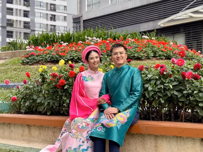 Vợ chồng Ngọc Hân độc lập tài chính. "Khi vợ chồng muốn mua thứ gì chung sẽ cùng ngồi lại để bàn bạc còn các nhu cầu cá nhân riêng thì tự chủ động trong khả năng tài chính của mỗi người", nàng hậu cho biết.