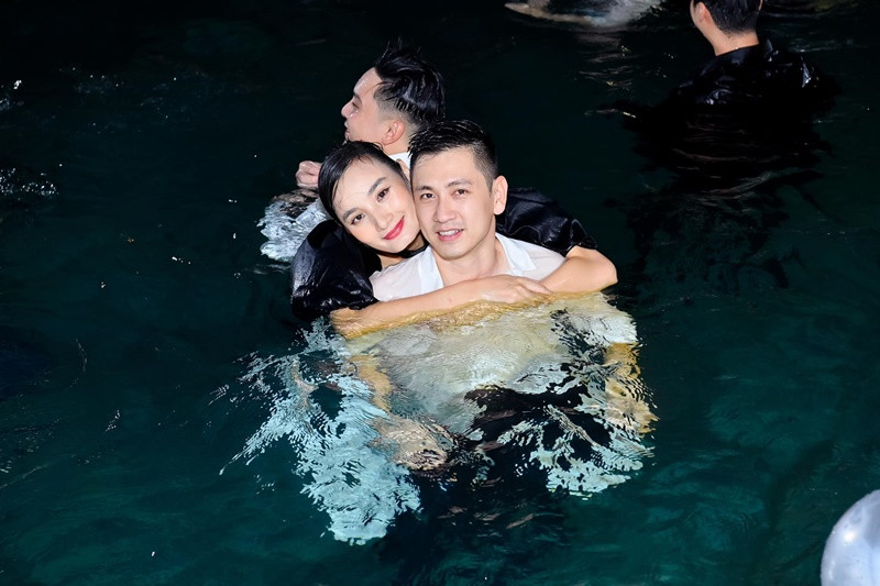 Trong cuộc phỏng vấn với Znews, Đỗ An cho biết: "Vấn đề giới tính của tôi thì người duy nhất cần hiểu rõ là vợ. Mà vợ tôi đã hiểu và tin tưởng thì việc gì phải “bô bô” giải thích với ai. Tôi đâu có nhu cầu cho tất cả hiểu tôi là ai. Còn việc hôn nhân của tôi với Lê Thúy có phải là hợp đồng hôn nhân hay không thì mọi người cứ chờ đợi thêm vì hợp đồng nào cũng sẽ có thời hạn, còn tình yêu thì không".