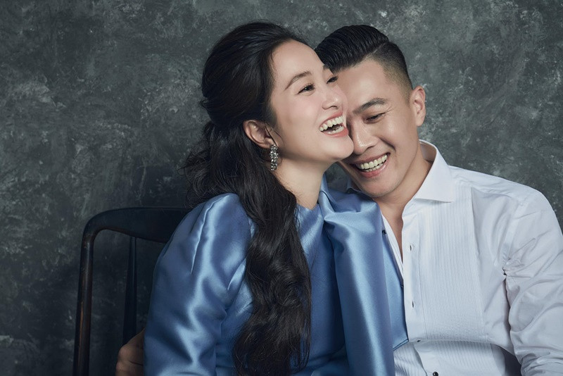 "Giảm cân thành công là bạn vợ như 'lột xác'. Tình hình này chắc sẽ bị mọi người gọi là anh em", Quốc Cơ khen ngợi sắc vóc của Hồng Phượng.