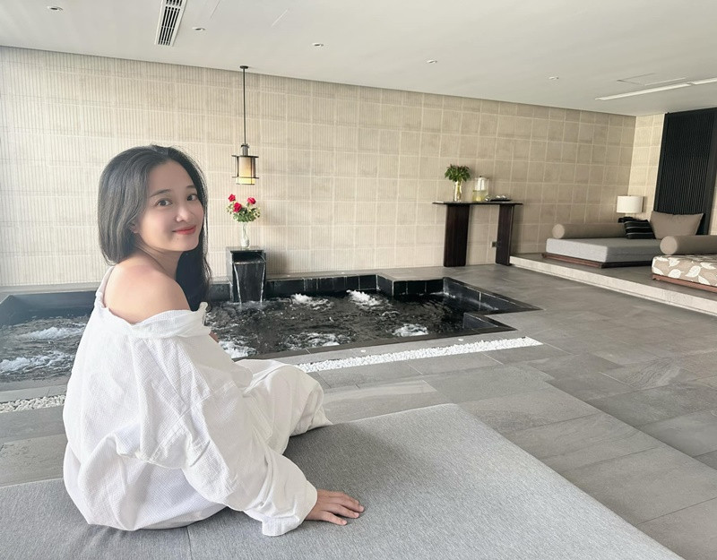 Hồng Phượng từng giành giải thưởng cao nhất cuộc thi Người dẫn chương trình truyền hình 2006.