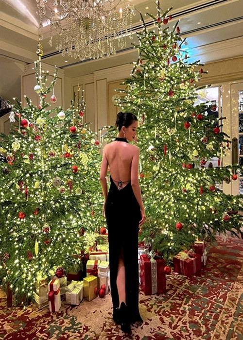 Nàng hậu thường xuyên mặc táo bạo khoe hình thể nóng bỏng khi dự sự kiện.