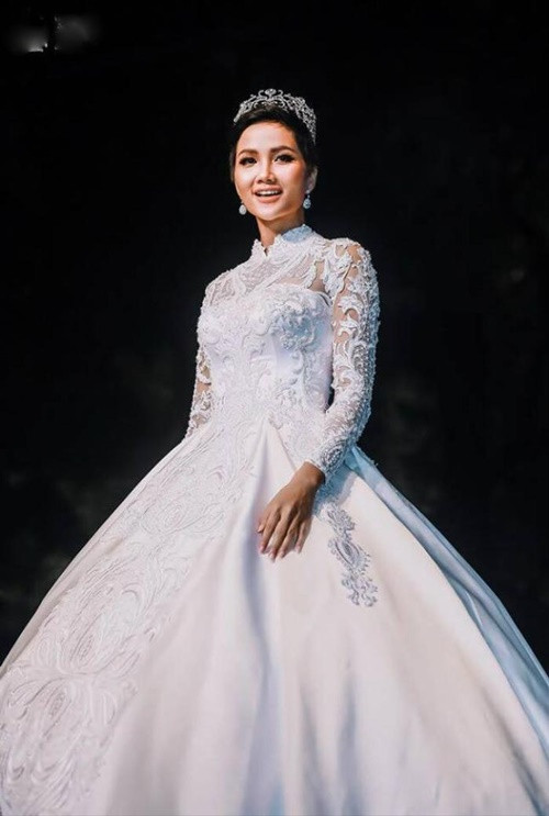 Nàng hậu xinh đẹp như công chúa bước ra từ câu chuyện cổ tích khi khoác lên mình chiếc váy cưới lộng lẫy. Ảnh: Saostar.
