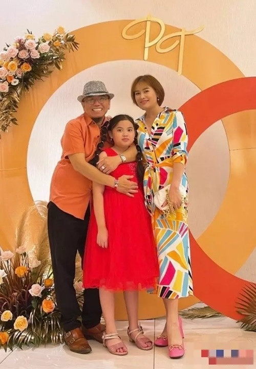 Vợ chồng Hồng Tơ hiện tại có một cô con gái chung. Ảnh: Phụ Nữ Việt Nam.