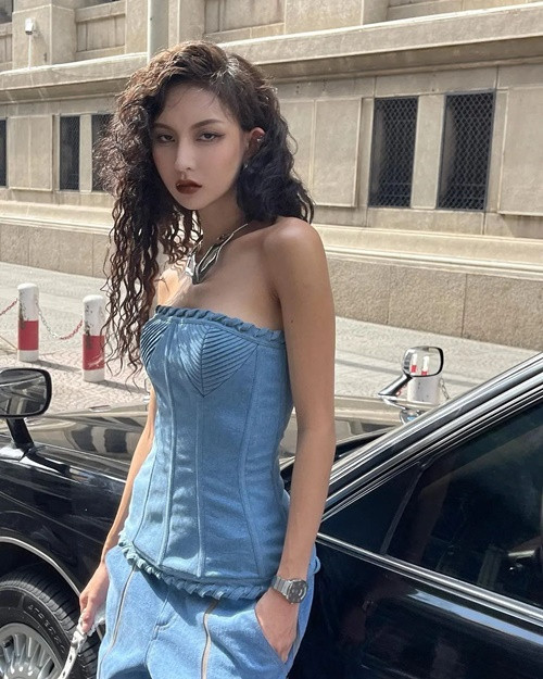 Sau livestream, Lâm Minh cho biết, cô mong sự việc kết thúc, hy vọng cộng đồng mạng không công kích Decao hay các thành viên khác trong gia đình. Ảnh: Instagram.