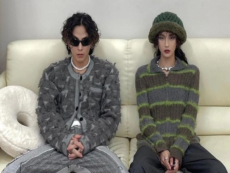 "Trong một tình huống căng thẳng gần đây, giữa mẹ và vợ tôi đã xảy ra cuộc xung đột không mong muốn. Vợ tôi, do ảnh hưởng của tình trạng tâm lý, đã có những phản ứng mạnh mẽ mà bản thân cô ấy cũng không kiểm soát được. Điều này đã dẫn đến việc mẹ tôi không chịu đựng được. Từ đó xảy ra việc mẹ đã tương tác với vợ tôi và lập tức cô ấy cũng tương tác lại. Tôi cũng mất bình tĩnh và tăng tương tác. Đó là những sai lầm thực sự đáng trách khi tất cả đều mất bình tĩnh", Decao cho biết. Ảnh: Znews.