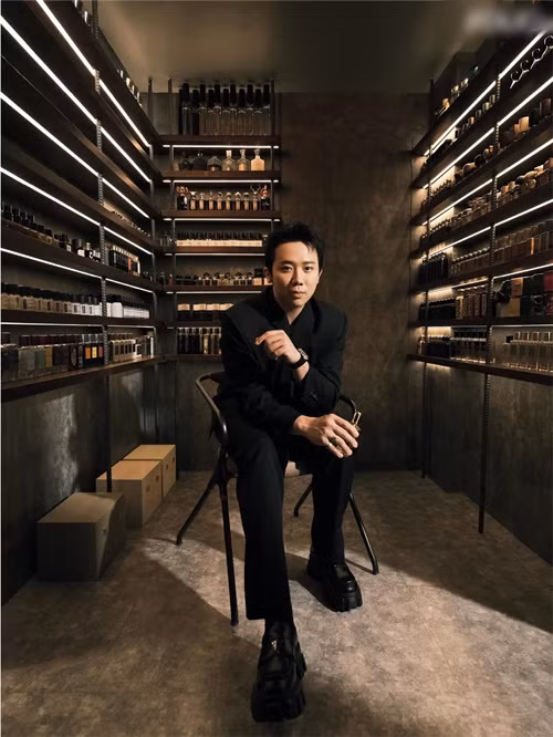 Nam MC sở hữu bộ sưu tập nước hoa trị giá bạc tỷ.