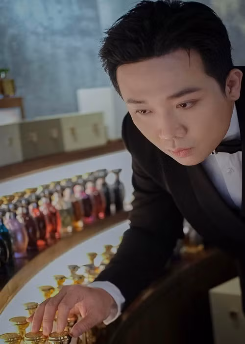 Trấn Thành "nghiện" nước hoa.