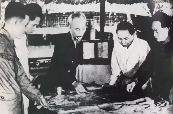 Dien Bien Phu - Vo Nguyen Giap: Hai cai ten song hanh trong chieu dai lich su