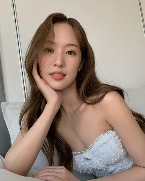 Mỹ nhân Thái được cho là nàng thơ của Sơn Tùng M-TP có đến 4,7 triệu fan trên Instagram.