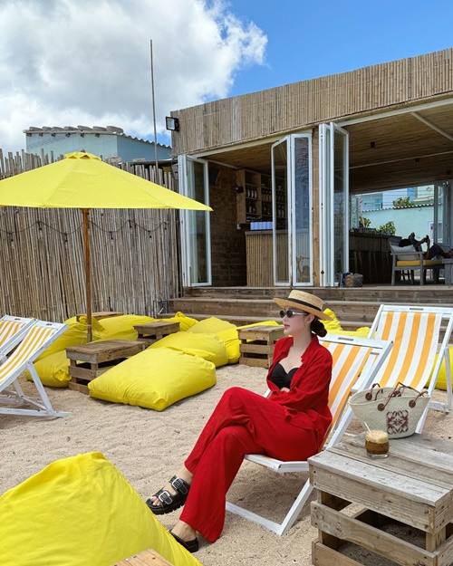 Mới đây, trong cuộc phỏng vấn với Đời Sống Pháp Luật, Minh Hằng trải lòng về cuộc sống hôn nhân. Nữ ca sĩ kể, cách đây ít ngày, cô trò chuyện với chồng về sự thay đổi trước và sau khi kết hôn.