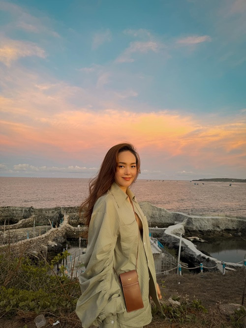 Nữ ca sĩ say mê cảnh thiên nhiên ở đảo Phú Quý.