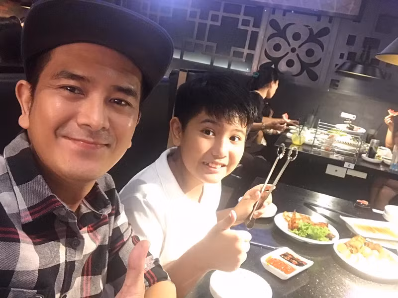 Con trai nam diễn viên phim "Đất phương Nam" hiếm khi xuất hiện trong những năm qua. Ảnh: FBNV.