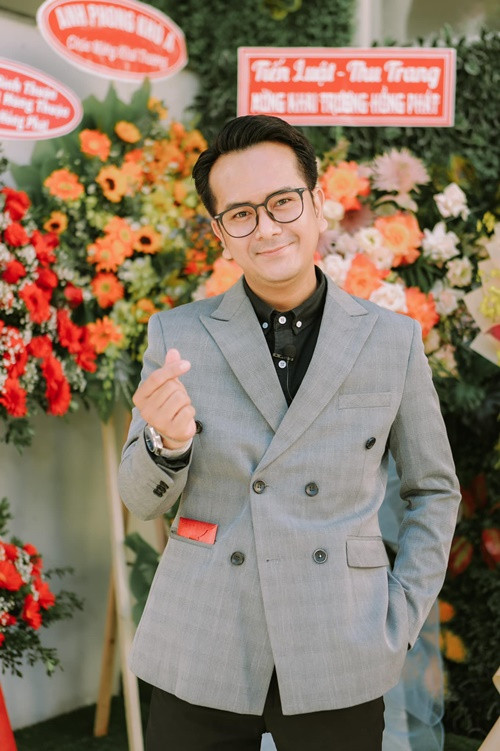 Hùng Thuận từng qua một lần đò, có con trai riêng. Ảnh: FBNV.