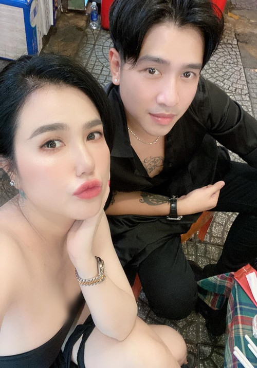 Ngọc Bích gợi cảm chẳng thua gái còn son, chả trách Tiêu Quang mê mẩn.