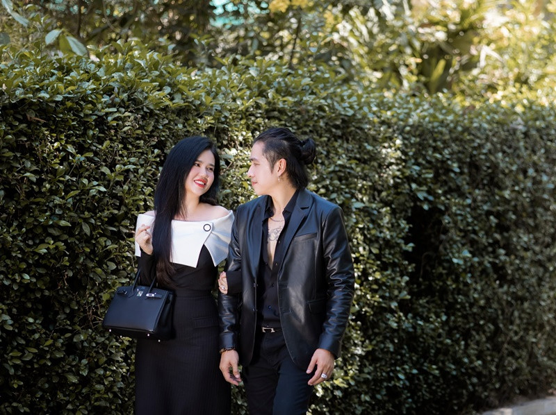 Sau khi tái hôn, Ngọc Bích thử sức ca hát, học làm DJ. Cô cùng Tiêu Quang tung sản phẩm âm nhạc song không gây chú ý.