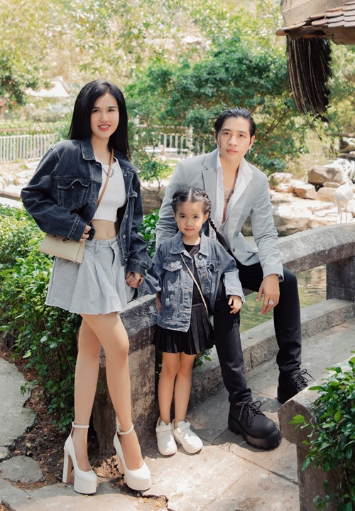 Hiện tại, vợ chồng Tiêu Quang tập trung kinh doanh. Thi thoảng, cặp đôi đi làm từ thiện.