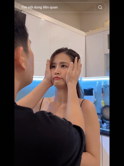 Mang bầu, Đông Nhi chăm cùng chồng làm các clip vui nhộn để gửi tặng khán giả.