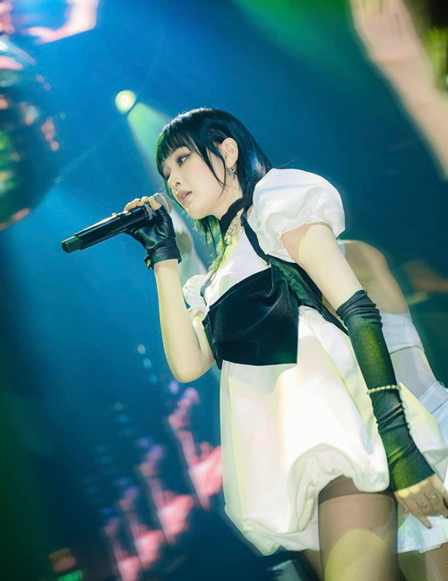 Vài tháng qua, Hiền Hồ tích cực đi diễn ở quán bar.