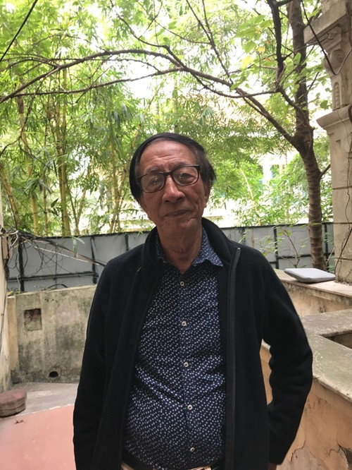 Theo Thể Thao Văn Hóa, sau khi rời trường phổ thông, đạo diễn Hữu Phần làm đủ thứ nghề như thợ rèn, thợ điện. Vì mê phim ảnh, đạo diễn Hữu Phần làm chân sai vặt ở Xưởng phim truyện Việt Nam. Làm được một thời gian, ông thất nghiệp. Ảnh: Tổ Quốc.