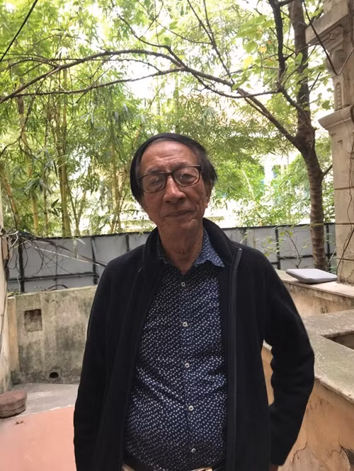 Theo Thể Thao Văn Hóa, sau khi rời trường phổ thông, đạo diễn Hữu Phần làm đủ thứ nghề như thợ rèn, thợ điện. Vì mê phim ảnh, đạo diễn Hữu Phần làm chân sai vặt ở Xưởng phim truyện Việt Nam. Làm được một thời gian, ông thất nghiệp. Ảnh: Tổ Quốc.