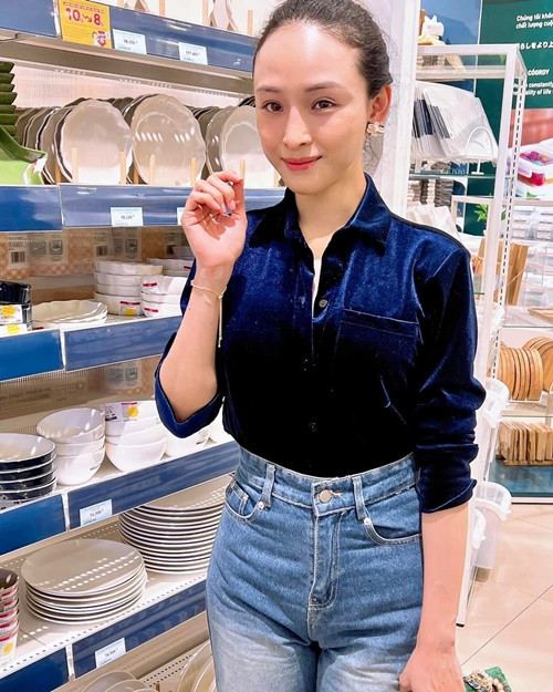 Người đẹp 37 tuổi không ngại thử sức với công việc livestream bán hàng đang được nhiều sao Việt theo đuổi.