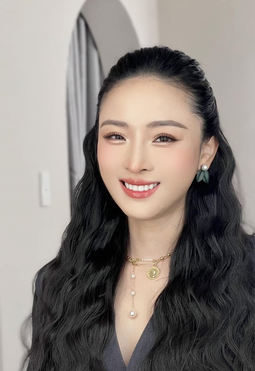 Phương Nga đầy rạng rỡ, sống bình yên sau biến cố năm 2015.