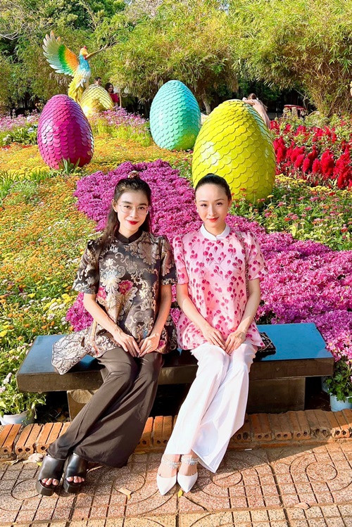 Phương Nga vẫn thân thiết với Thùy Dung. Cả hai chia sẻ những niềm vui, nỗi buồn trong cuộc sống trong nhiều năm qua.