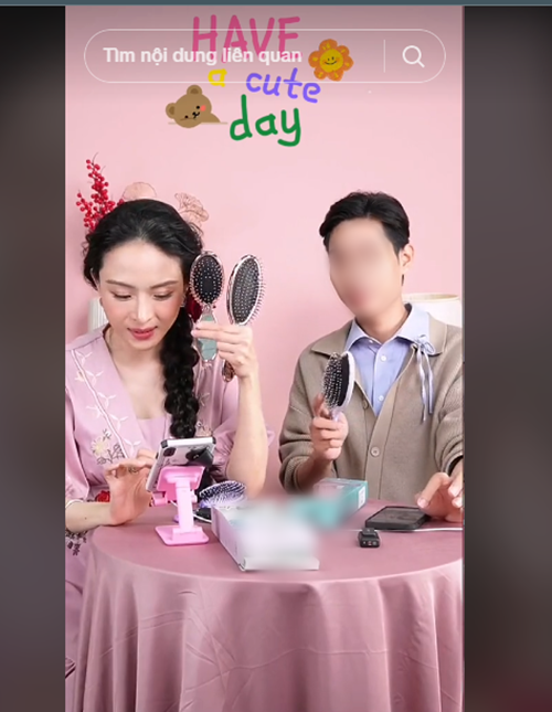 Cô không còn làm giám đốc marketing của một công ty.