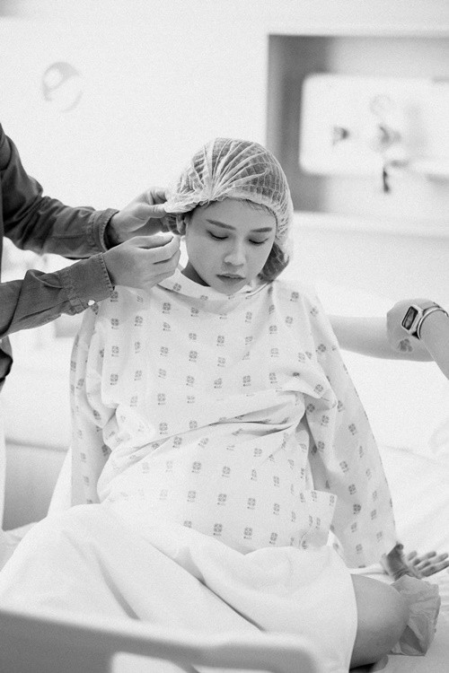 Khoảnh khắc Sam chuẩn bị gặp cặp song sinh.