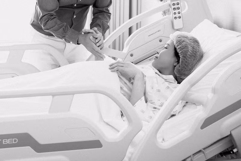 Nữ diễn viên cho biết, cô rất hồi hộp, căng thẳng suốt ca mổ.