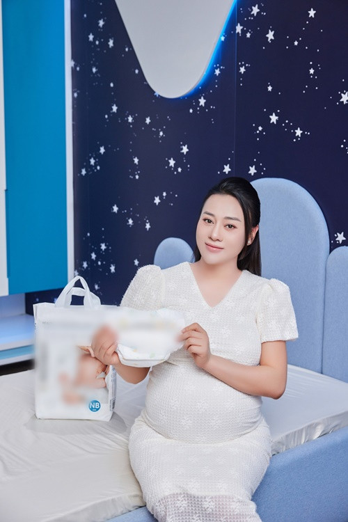 Cặp song sinh của Phương Oanh tên Jimmy và Jenny.