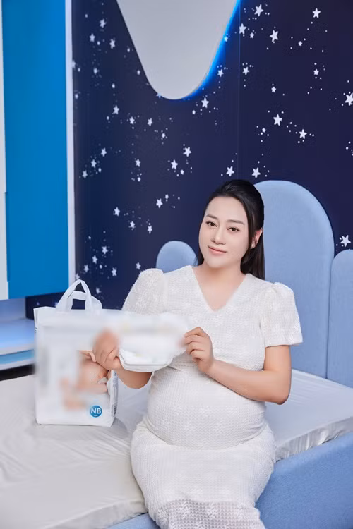 Cặp song sinh của Phương Oanh tên Jimmy và Jenny.