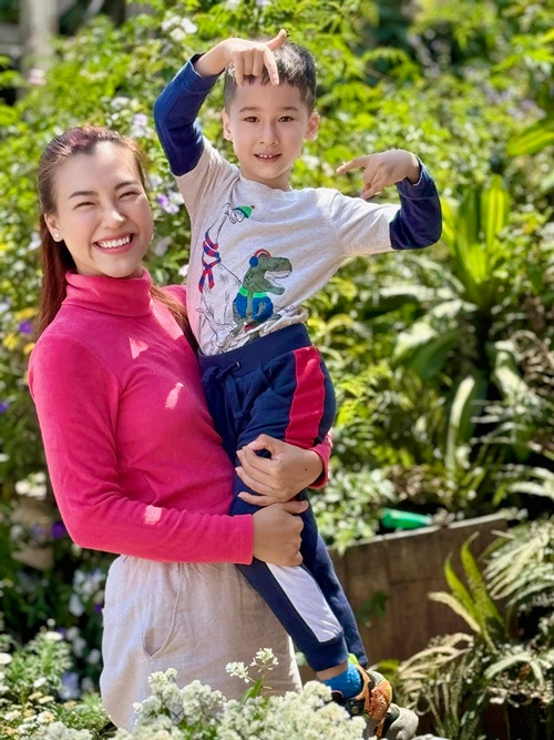 Nữ MC nuôi con trai sau khi hôn nhân tan vỡ.