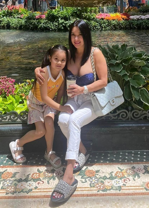 Y Phụng có con gái với người chồng thứ hai ở Mỹ.