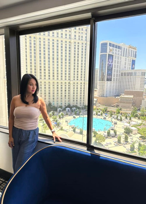 So với năm 2023, "biểu tượng gợi cảm" Y Phụng đã giảm cân một chút.