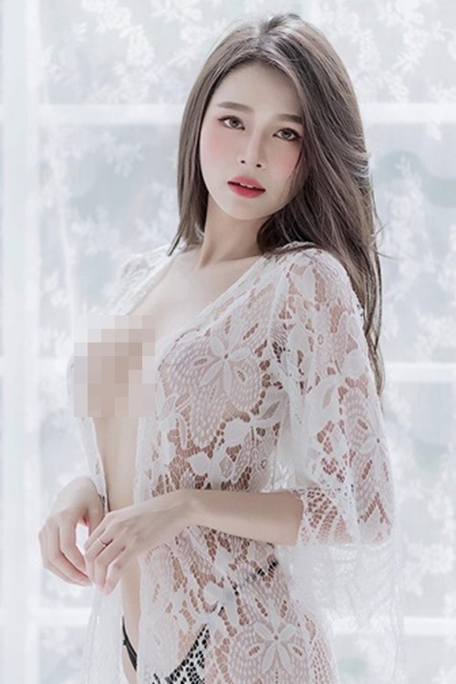 Juthatip Sripho là người mẫu nội y đang sống tại Băng Cốc, Thái Lan. Hot girl này từng gây chú ý khi đăng tải bộ ảnh mặc áo ren xuyên thấu, “quên nội y".