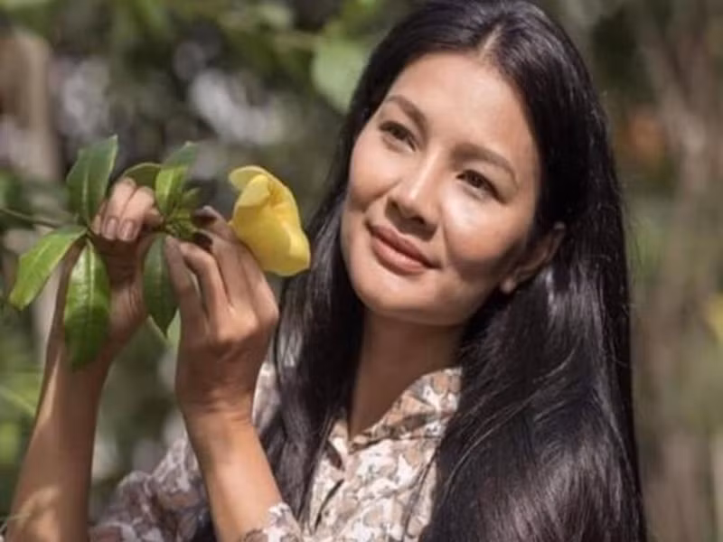 Từng có thời gian, Kiều Trinh bị người chồng cũ thứ hai quấy nhiễu cuộc sống khiến cô rơi vào trầm cảm, cộng với di chứng của lần trước nên cô có những lúc mất trí nhớ, điên dại đập đầu vào tường, phá đồ đạc. Ảnh: FBNV.