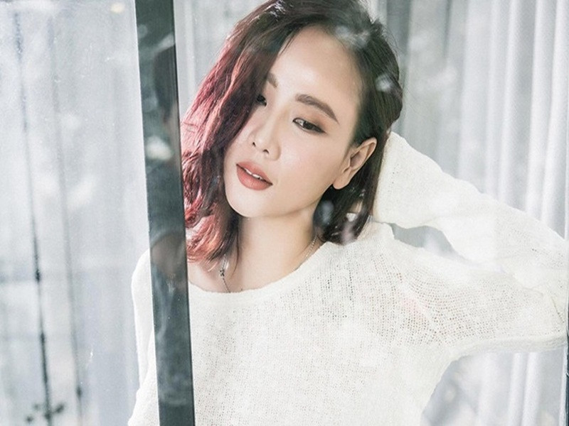 Phía chồng cũ của Dương Yến Ngọc phủ nhận chuyện hành hung vợ cũ và cho biết anh chủ động ly hôn vì vợ cũ thiếu trách nhiệm với con trai, nợ nần chồng chất. Tuy nhiên, một thời gian sau ồn ào, Dương Yến Ngọc và chồng cũ giảng hòa. Ảnh: FBNV.