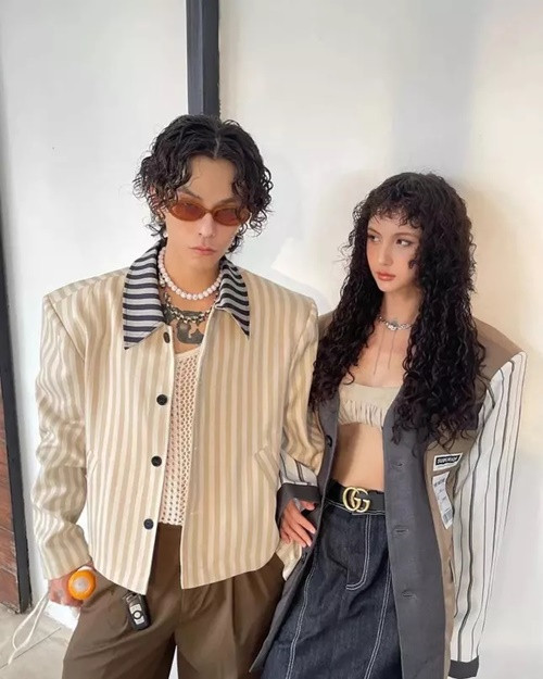 "Mẹ tôi không chịu đựng được đã 'tương tác' (được hiểu là cách nói giảm nói tránh của hành vi bạo lực - PV) với vợ tôi và lập tức cô ấy cũng 'tương tác' lại. Sau đó, tôi cũng mất bình tĩnh và 'tăng tương tác'. Đó là những sai lầm thực sự đáng trách khi tất cả đều mất bình tĩnh", Vietnamnet dẫn lời Decao. Ồn ào giữa Lâm Minh và Decao hiện tại nhận được sự quan tâm của dư luận. Ảnh: FBNV.