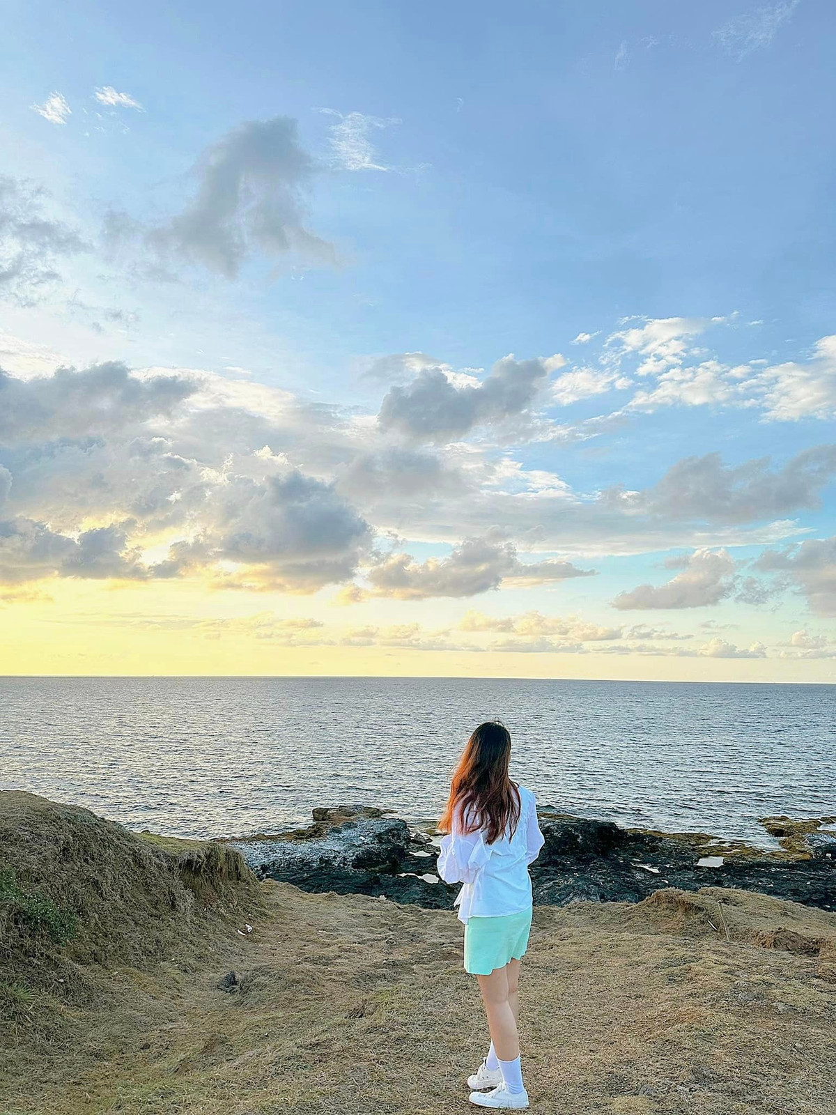 Hương Hà chia sẻ, trong chuyến du lịch Phú Quý vừa qua, có một điều khiến cô tiếc nuối là không được trải nghiệm freediving (lặn tự do). Là một hoạt động khám phá thế giới biển đầy thú vị, freediving thu hút sự quan tâm của nhiều du khách khi đến với hòn đảo xinh đẹp này. Tuy nhiên, do sợ nước, Hương Hà đã không thể vượt qua bản thân để thử sức với freediving. Dù vậy, cô vẫn khuyến khích những ai đam mê biển và muốn có những trải nghiệm mới mẻ nên thử hoạt động này khi đến với Phú Quý.