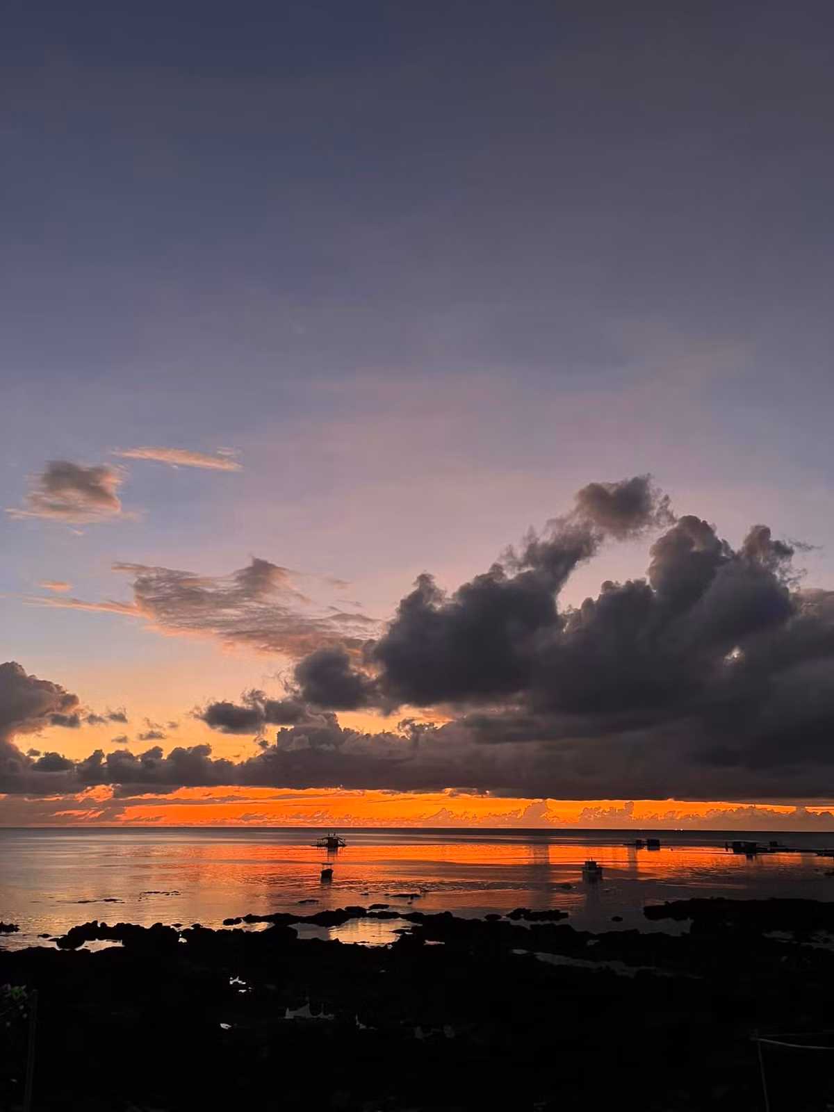 Với cảnh đẹp hoang sơ, không gian yên bình và người dân thân thiện, đảo Phú Quý luôn là điểm đến không thể bỏ qua với những ai mong muốn tìm kiếm trải nghiệm thú vị trên hòn đảo này.