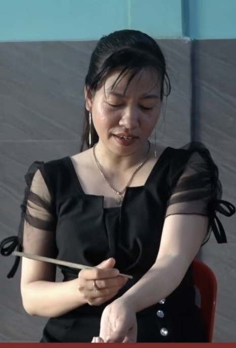 Co gai so huu lan da doc la, co the viet chu ve tranh