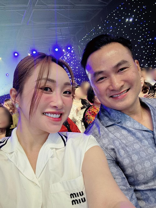 Chi Bảo và vợ kém 16 tuổi đã đăng ký kết hôn. Năm 2023, cặp đôi dự định tổ chức đám cưới vào đầu năm 2024. Tuy nhiên, sau đó, cả hai rời lịch tổ chức hôn lễ.