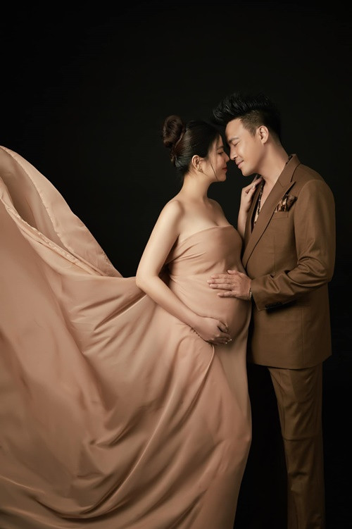 Thanh Duy đang công tác ở châu Âu nên không thể đón sinh nhật cùng vợ.