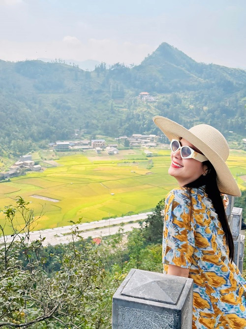 Nữ diễn viên cố gắng giấu vòng hai.